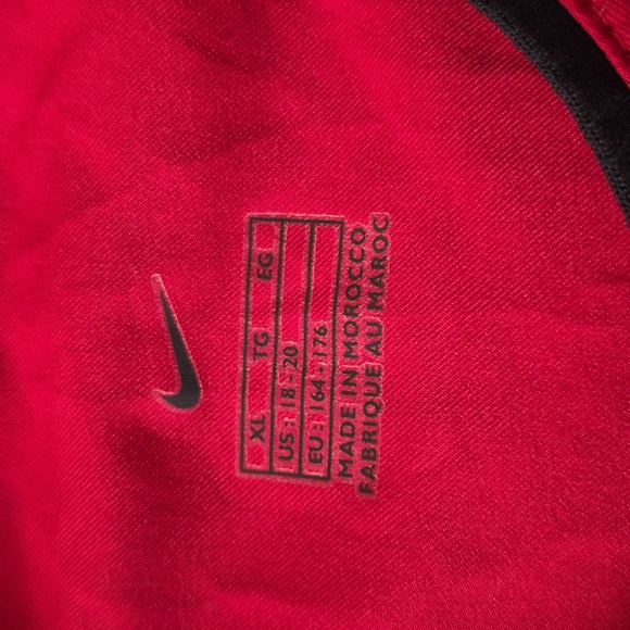 Nike Vodafone Manchester United Football Jersey Red & Black - Picture 2 of 10